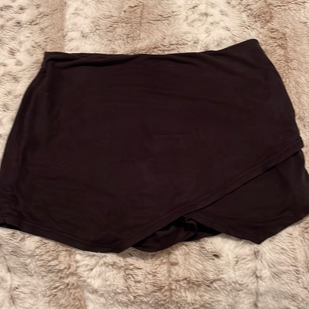 Gab & Kate black skort size S back zipper
